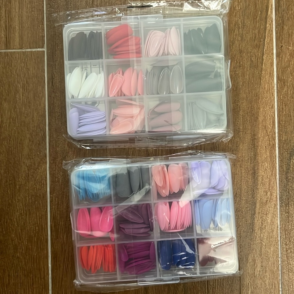 Medium length almond shaped false nails